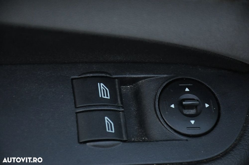 Ford Focus 1.6 16V Titanium - 10