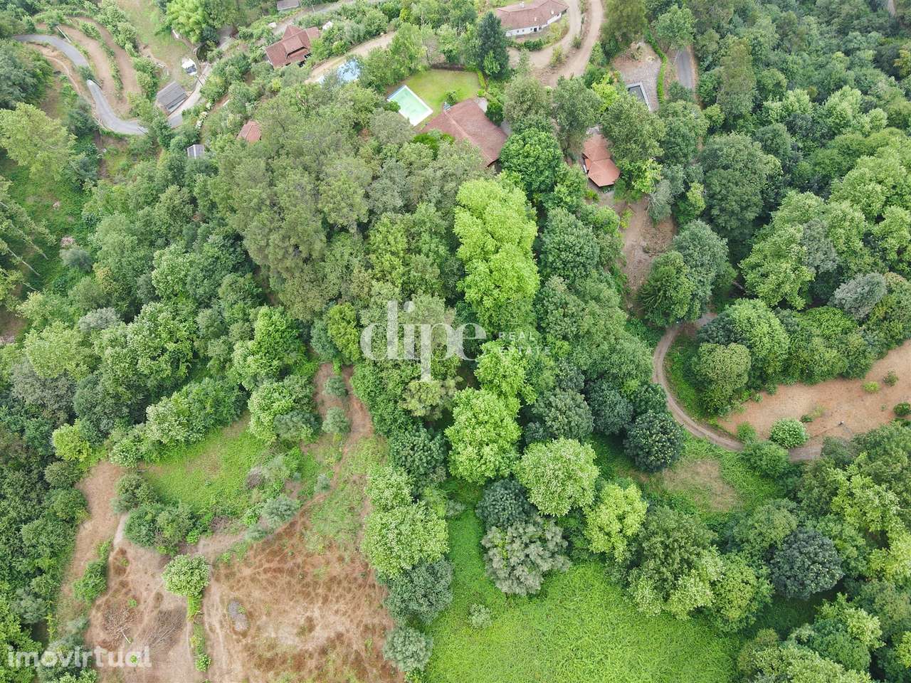 Terreno com 13.714 m2 situado no Gerês. - Grande imagem: 3/12