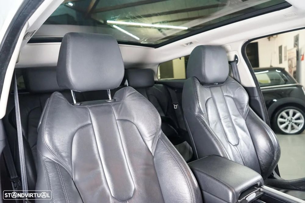 Land Rover Range Rover Evoque 2.2 TD4 Prestige Auto - 32