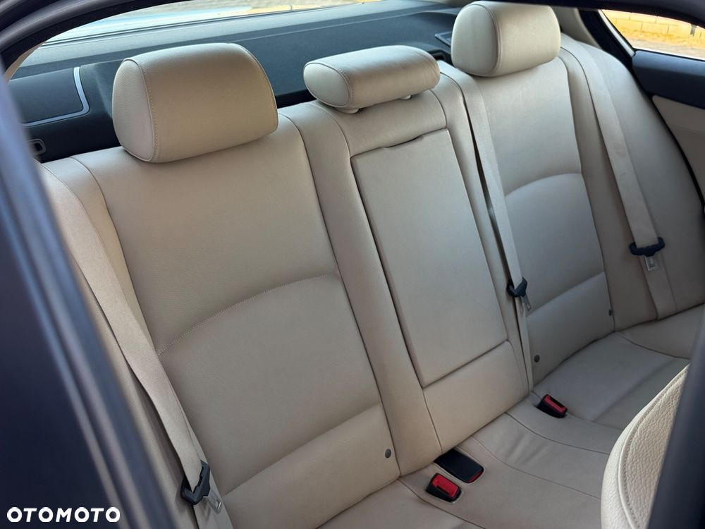 BMW Seria 5 528i Sport-Aut Luxury Line - 27