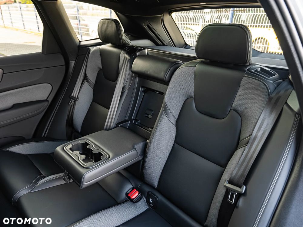 Volvo XC 60 B5 B AWD Plus Dark - 28