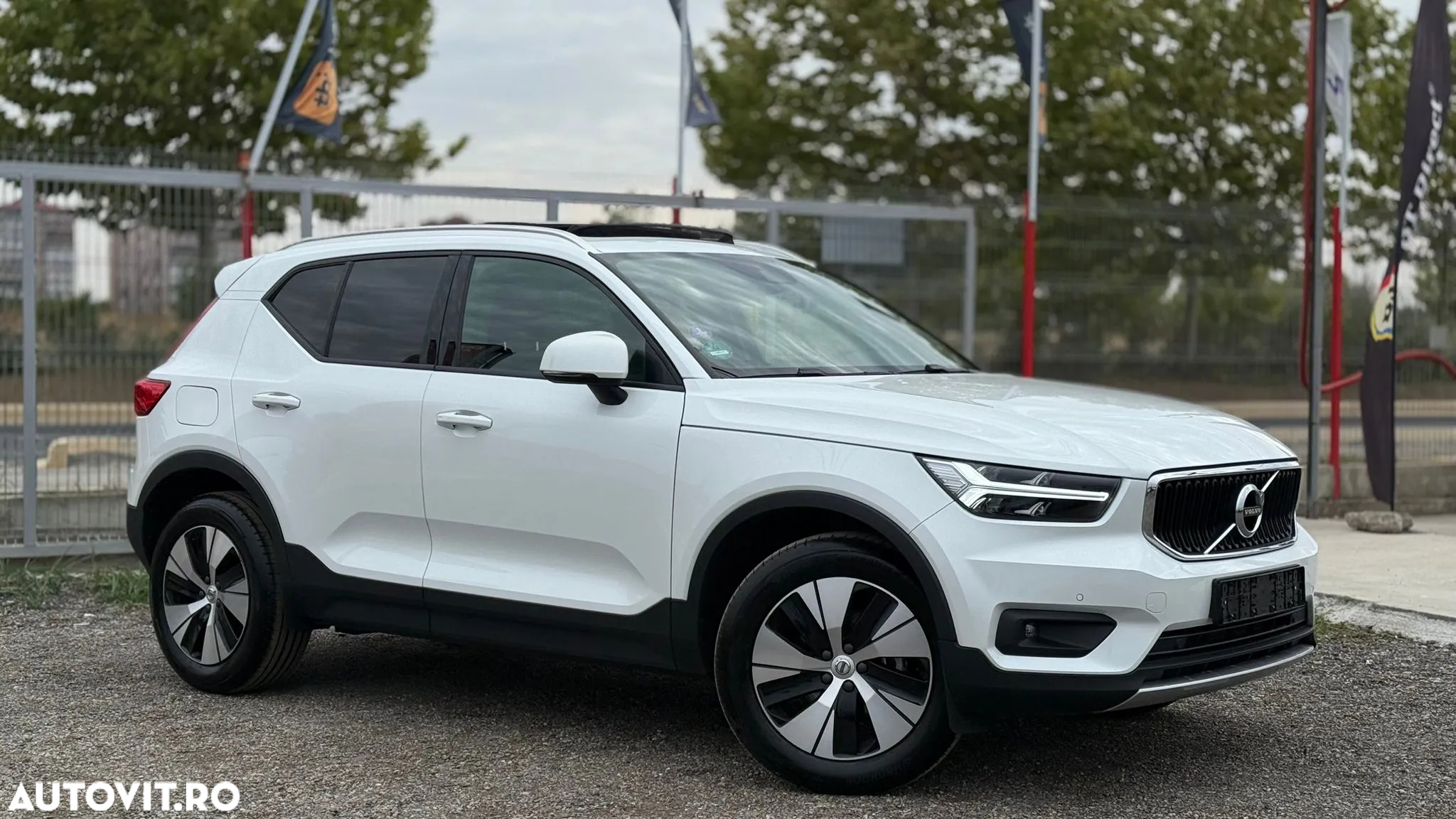 Volvo XC 40 T2 AT8 Momentum - 2