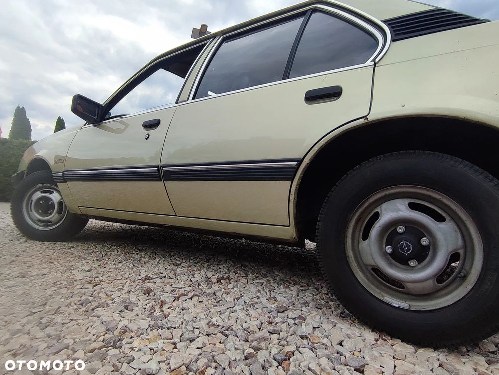 Opel Ascona - 11