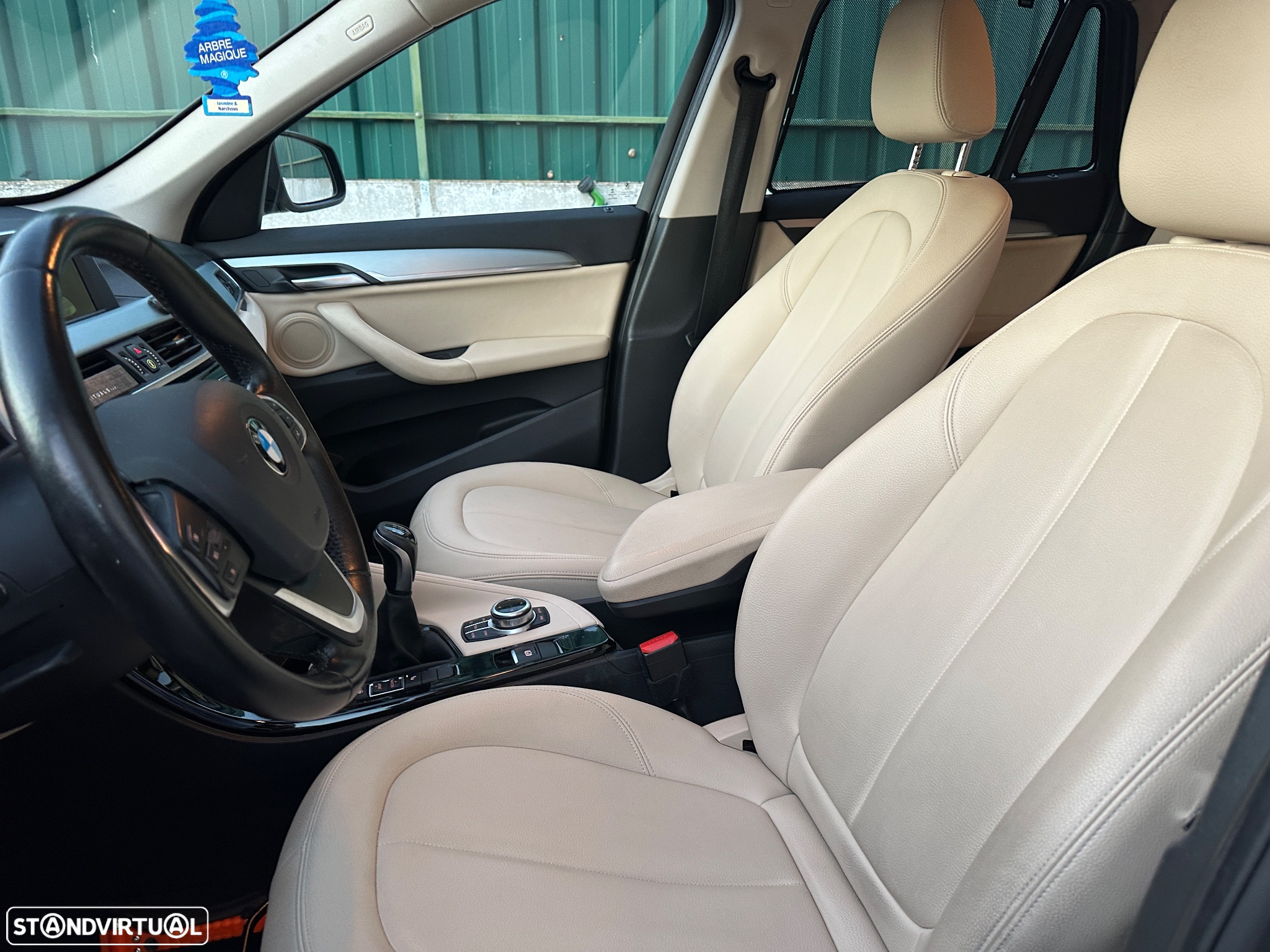BMW X1 16 d sDrive Pack M - 9