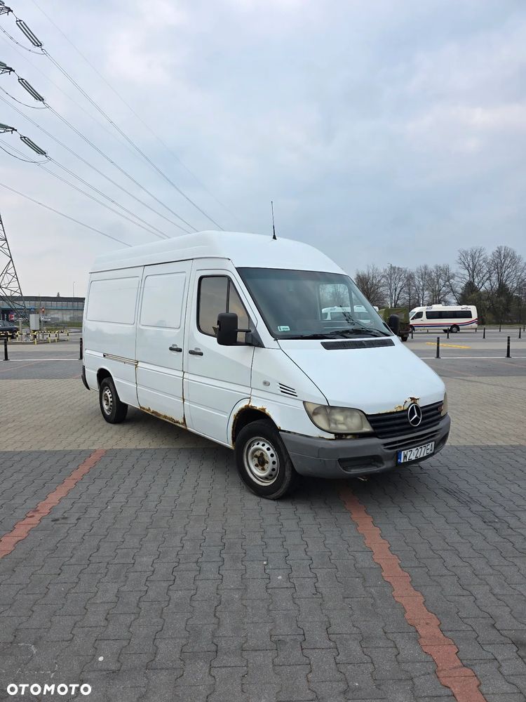 Mercedes-Benz Sprinter - 2