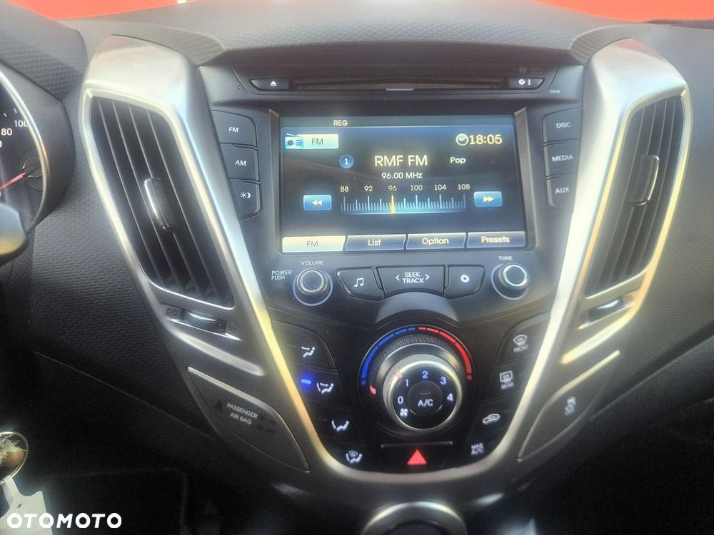 Hyundai Veloster - 31