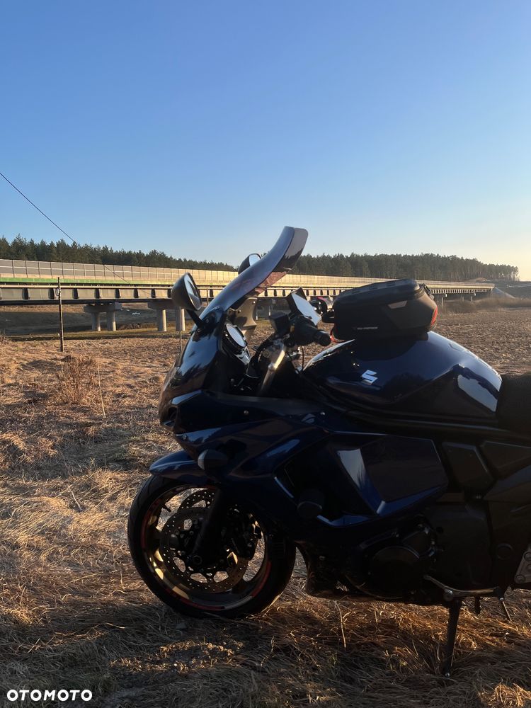Suzuki GSX - 11
