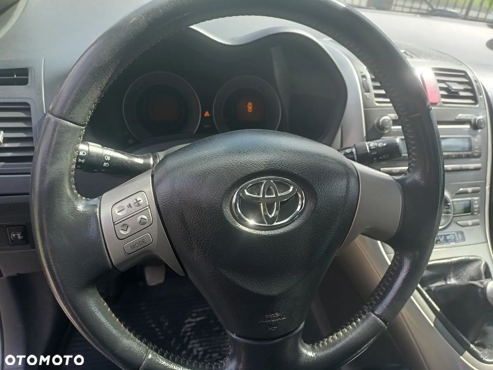 Toyota Auris 1.6 Executive - 14