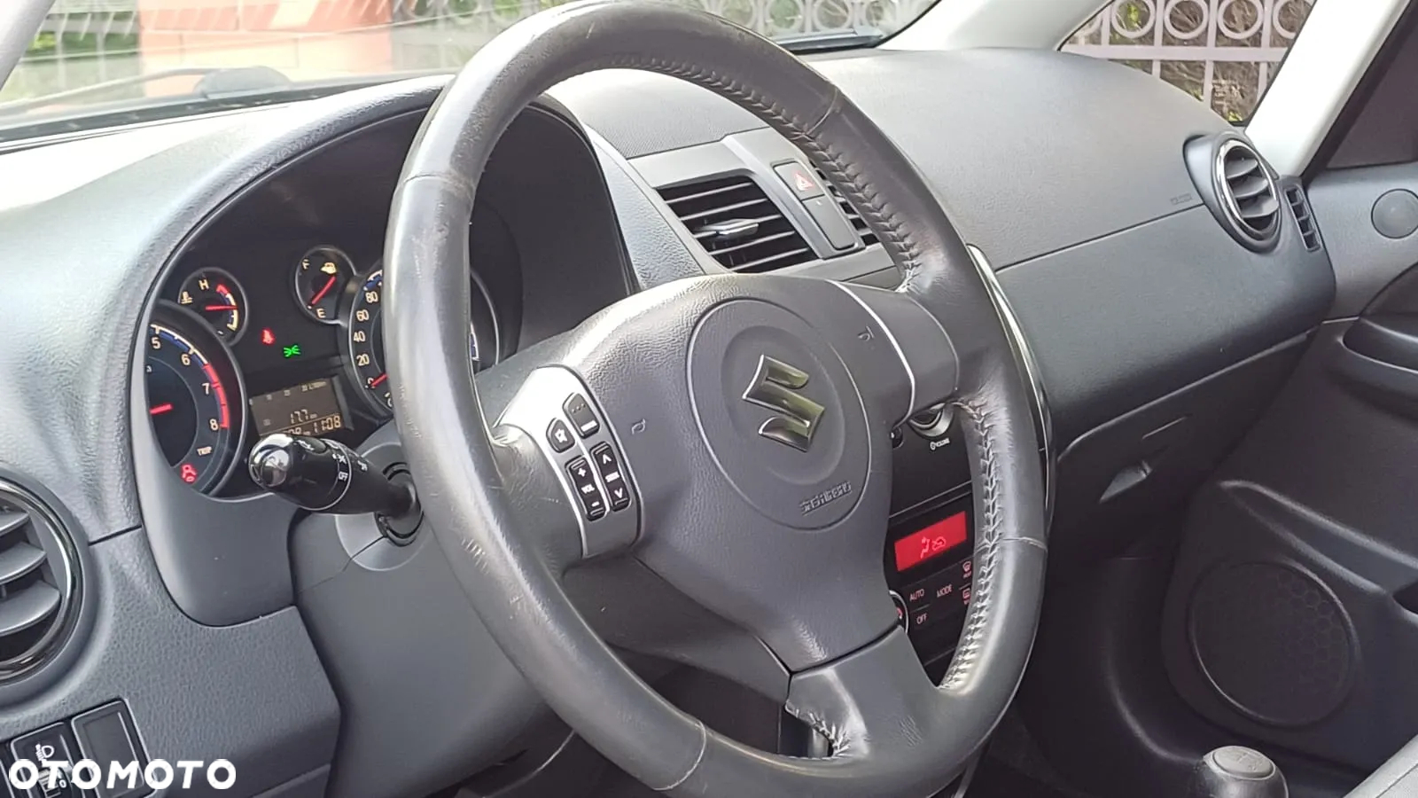 Suzuki SX4 1.6 Comfort Plus - 23