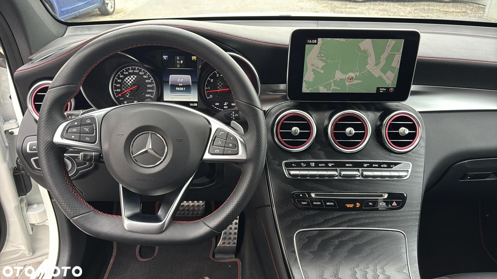 Mercedes-Benz GLC - 13
