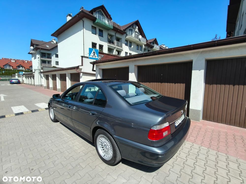 BMW Seria 5 - 32