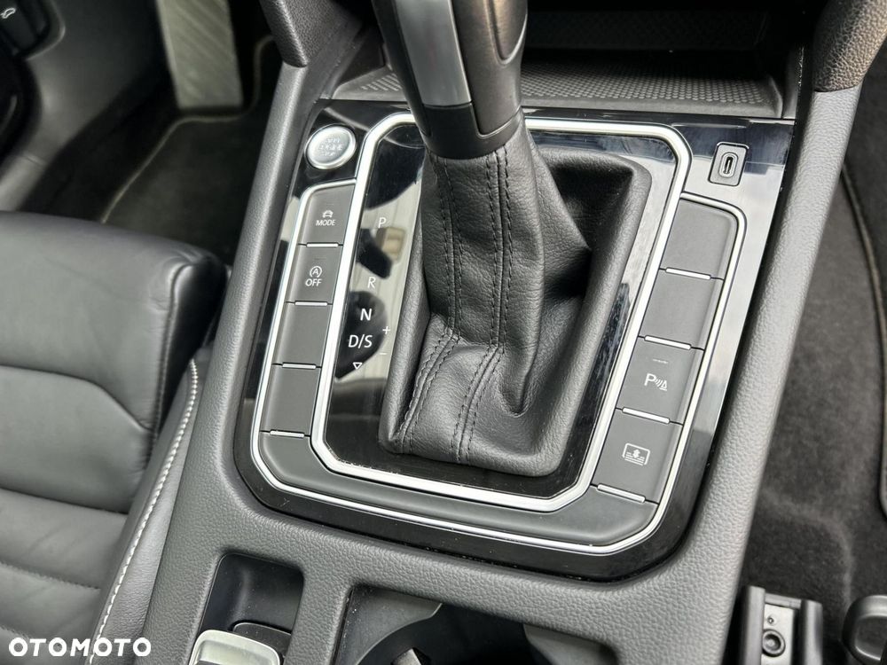 Volkswagen Passat - 17