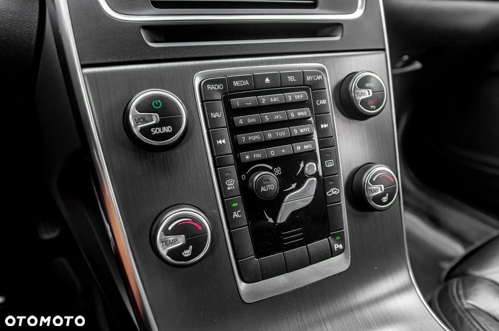 Volvo V60 D5 Geartronic Momentum - 31