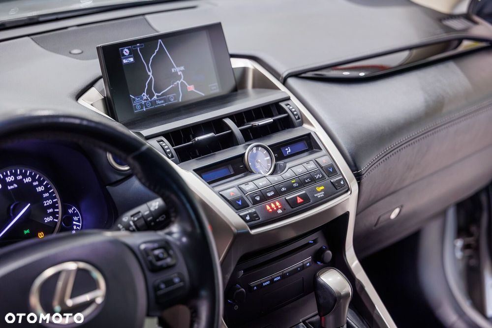 Lexus NX 300h Elite AWD - 30