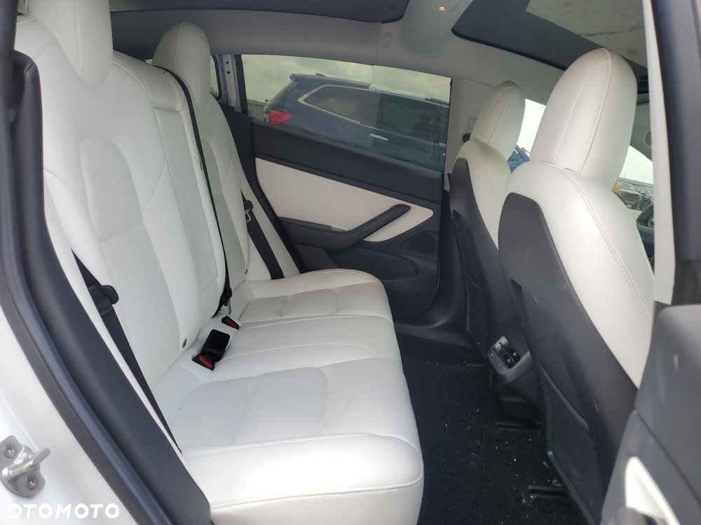 Tesla Model 3 - 12
