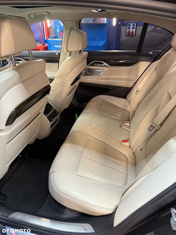 BMW Seria 7 ver-750i-xdrive-edition-exclusive - 8
