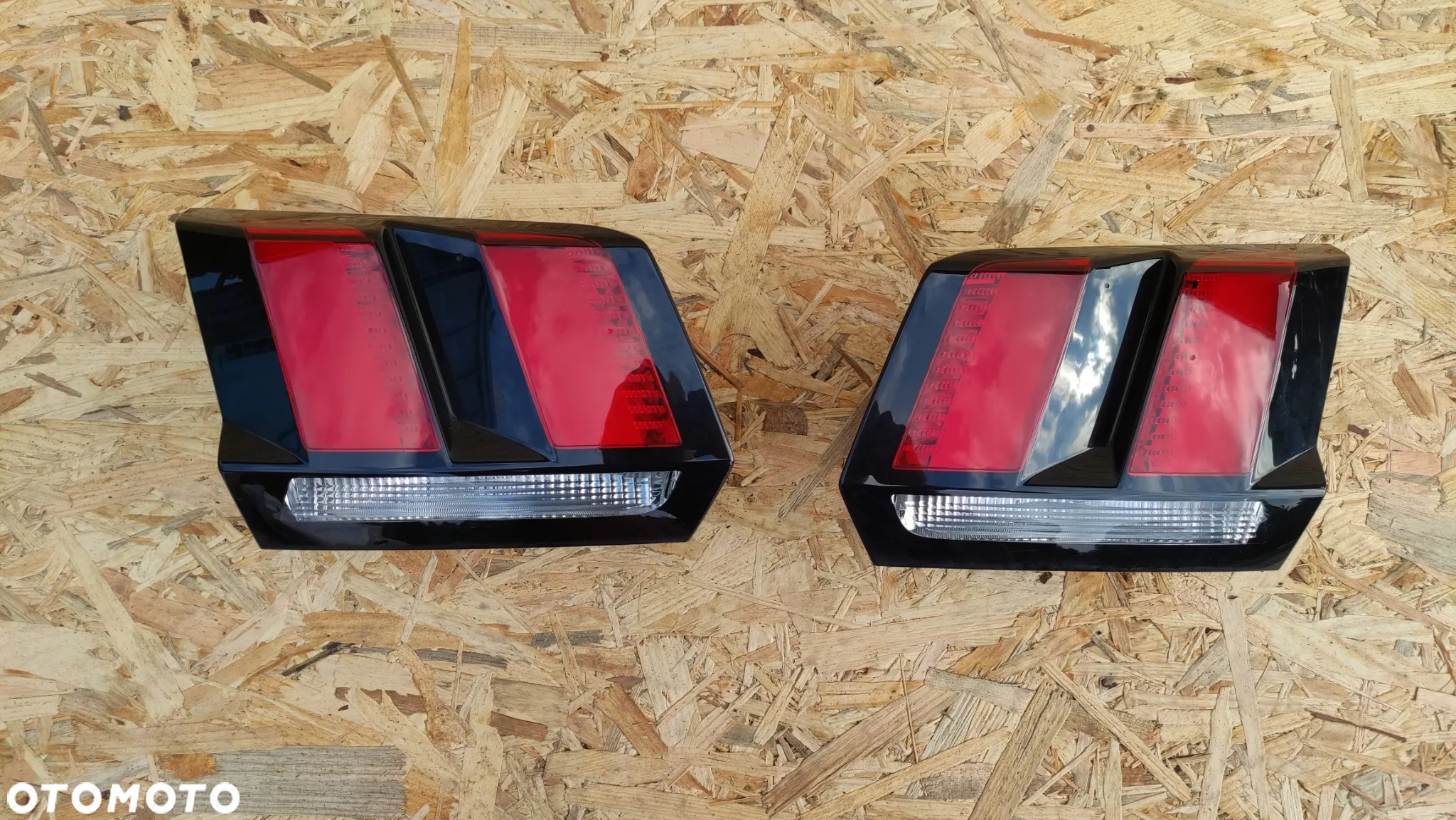 Lampy tylne w klape Peugeot 3008 II GT komplet 9810477780 9810477880 - 9