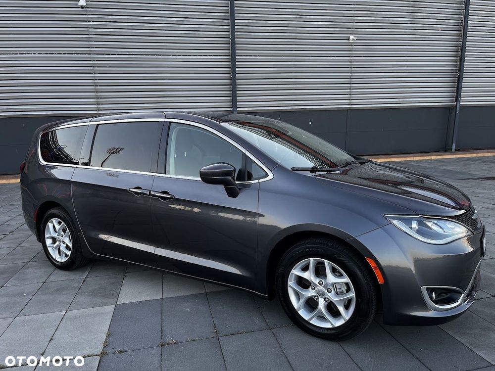 Chrysler Pacifica - 6