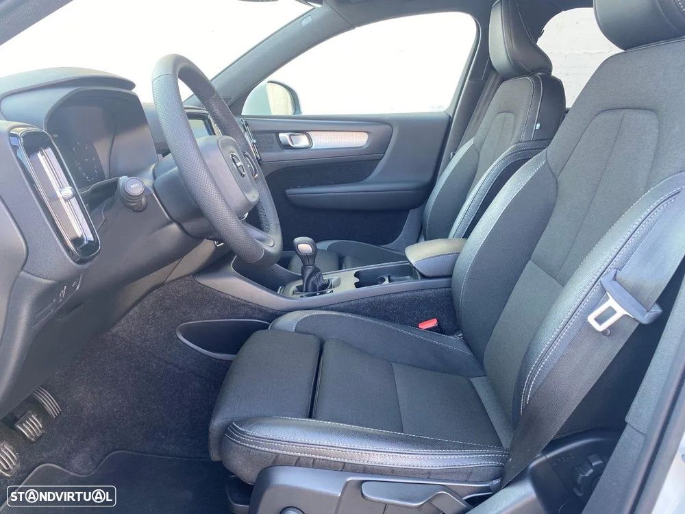 Volvo XC 40 2.0 D3 Momentum Plus - 4