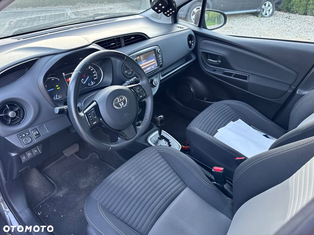 Toyota Yaris Hybrid 100 Premium - 10