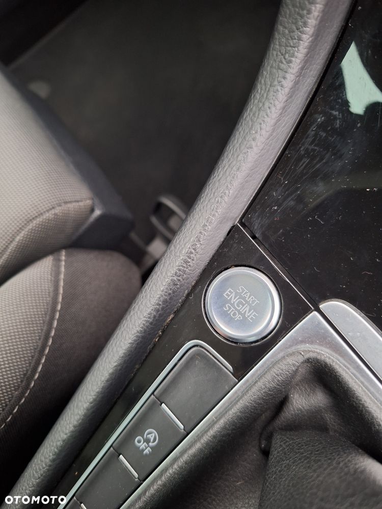 Volkswagen Golf 1.5 TSI ACT OPF Highline - 24