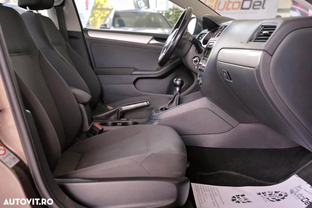 Volkswagen Jetta 1.2 TSI Life - 16