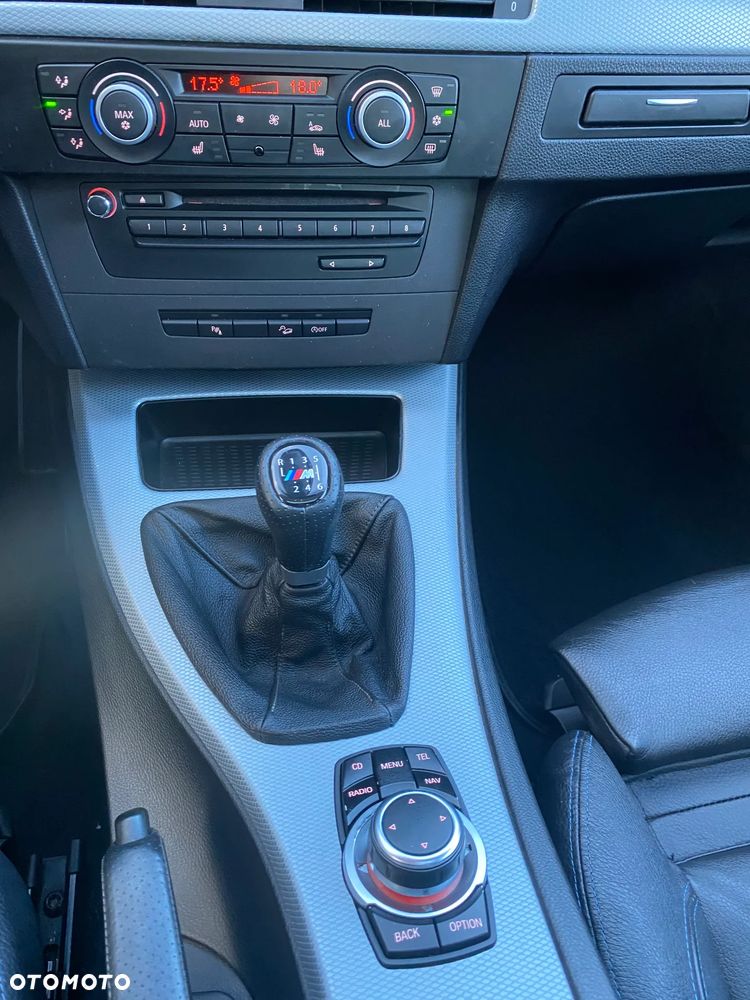 BMW Seria 3 320d DPF Blue Performance Edition Exclusive - 30