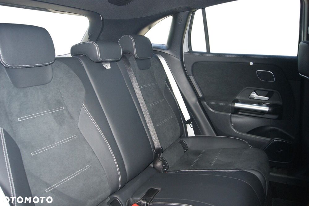 Mercedes-Benz GLA - 9