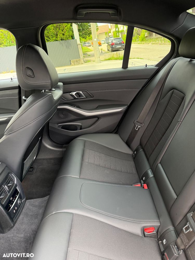 BMW Seria 3 320d Aut. - 13