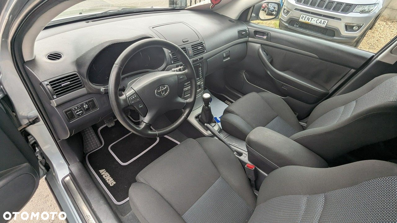 Toyota Avensis - 15