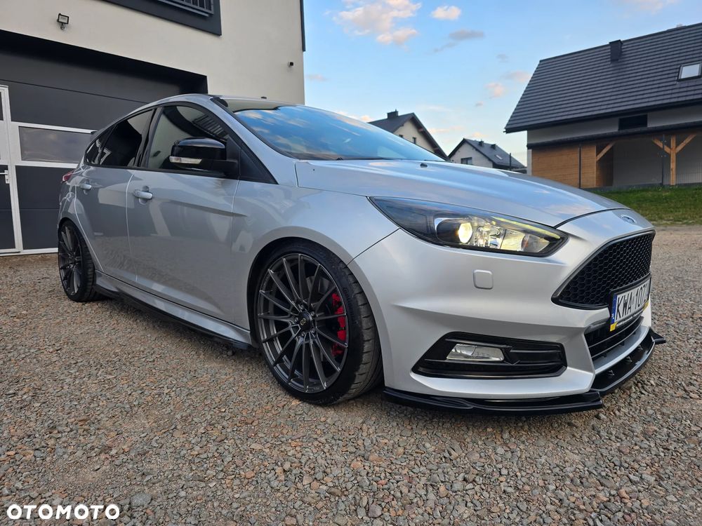Ford Focus 2.0 EcoBoost ST mit Leder-Sport-Paket - 1