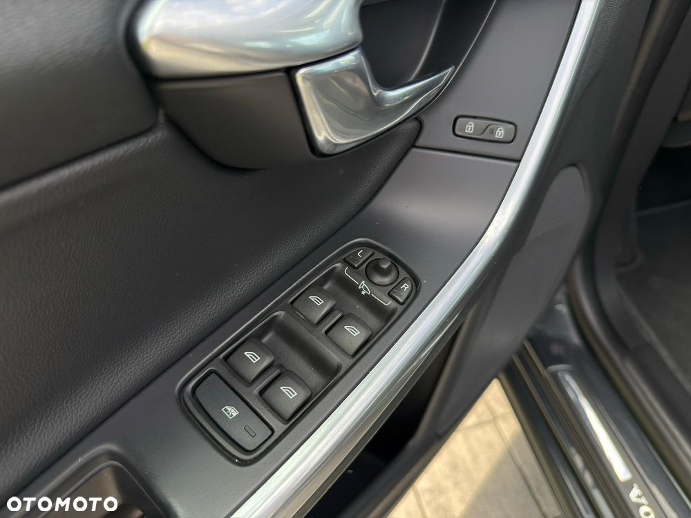 Volvo V60 D2 Momentum - 22