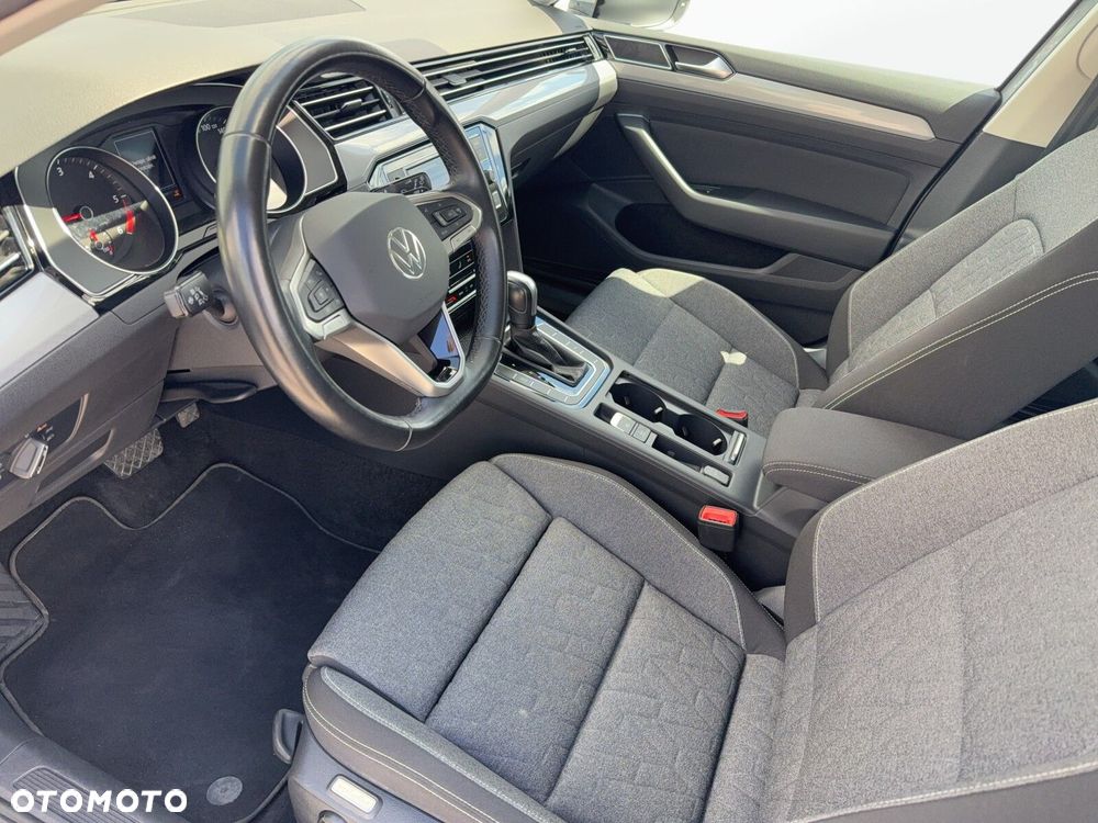 Volkswagen Passat - 10