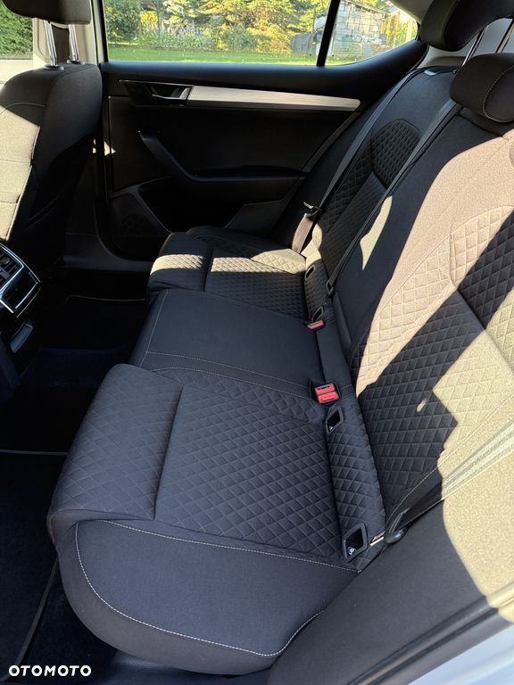 Skoda Superb 2.0 TDI SCR Ambition - 9