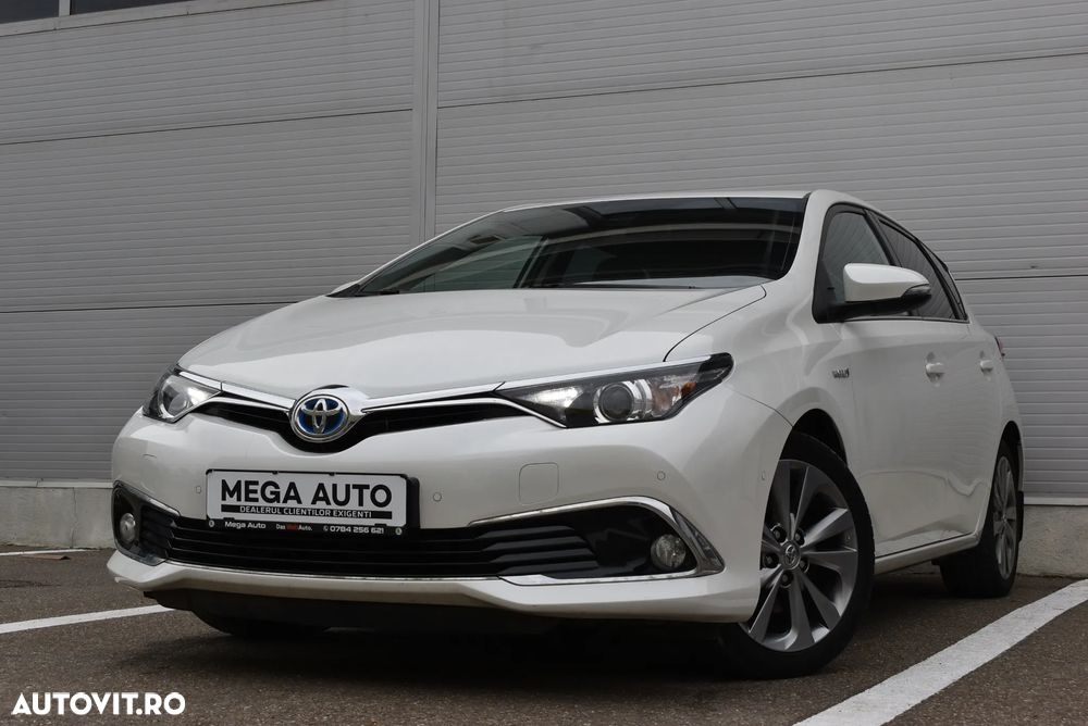 Toyota Auris 1.8 L VVT-i Hybrid Sol - 2