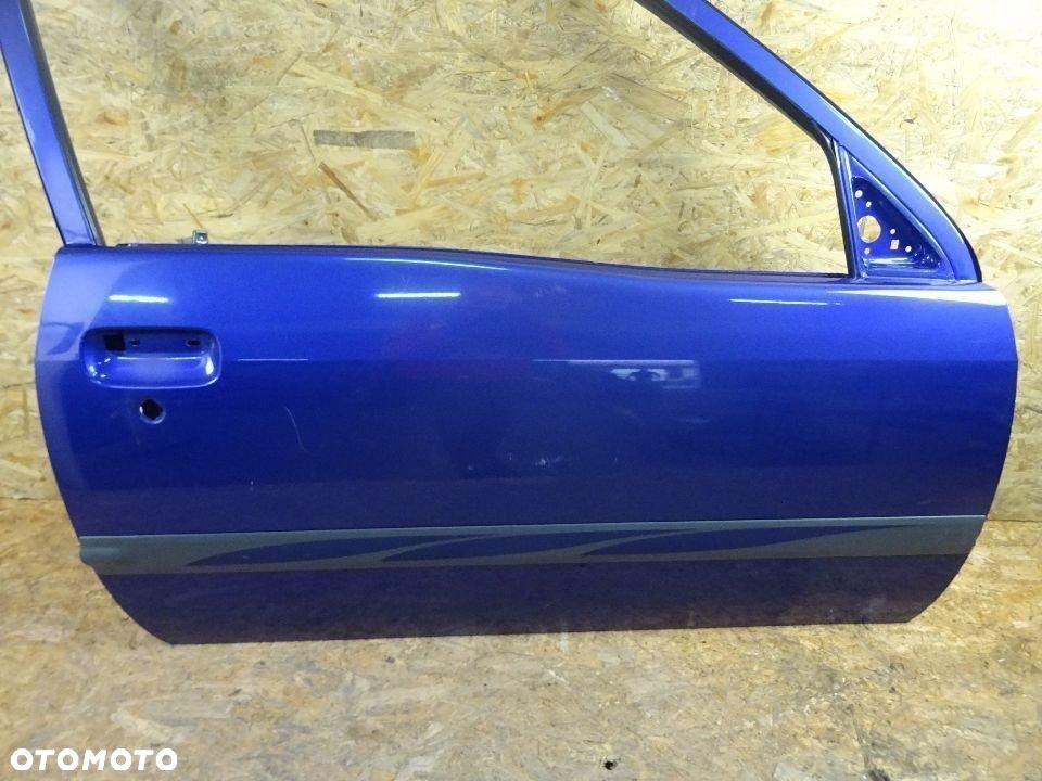 DRZWI PRAWY PRZÓD PRAWE PRZEDNIe toyota starlet p9 lak: 8l5 3d - 3