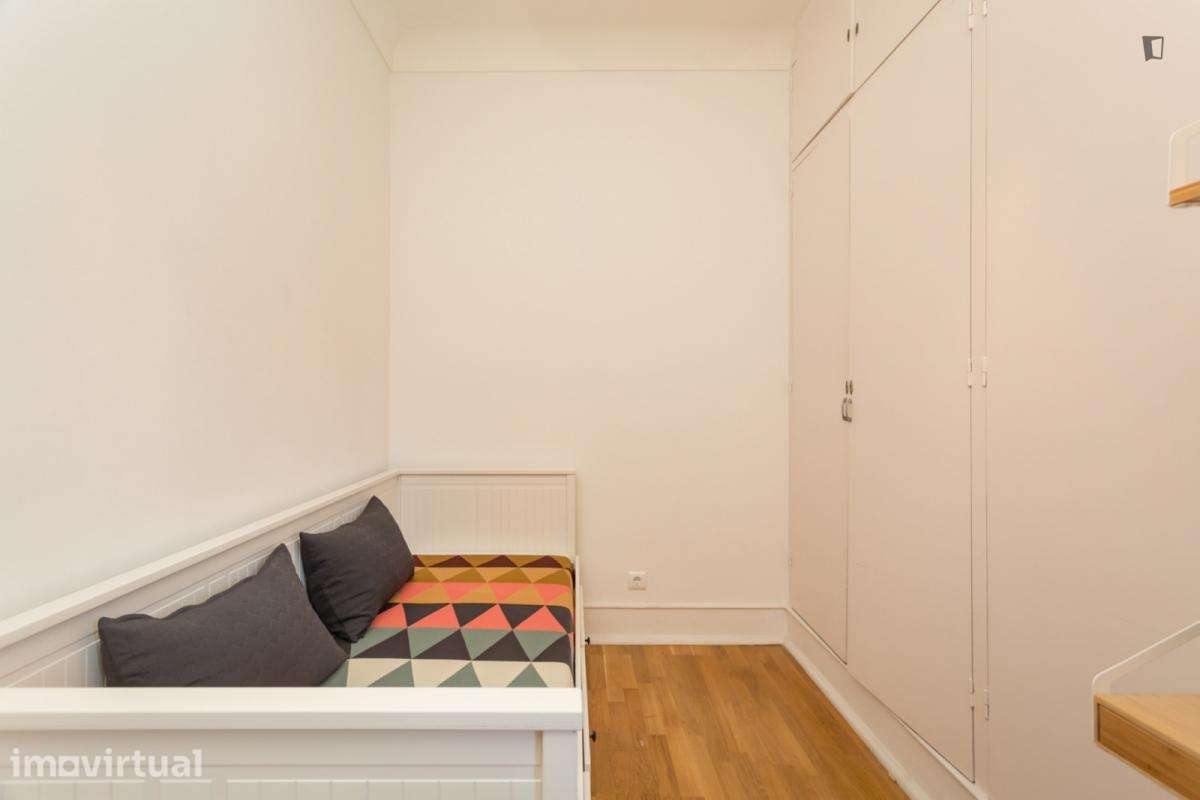 Quarto - localizado em Roma-Areeiro Lisbon - Grande imagem: 2/18