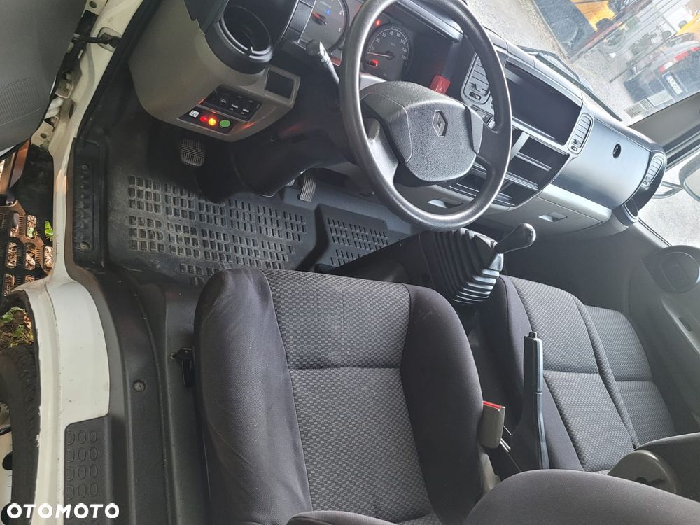 Renault Maxity - 21