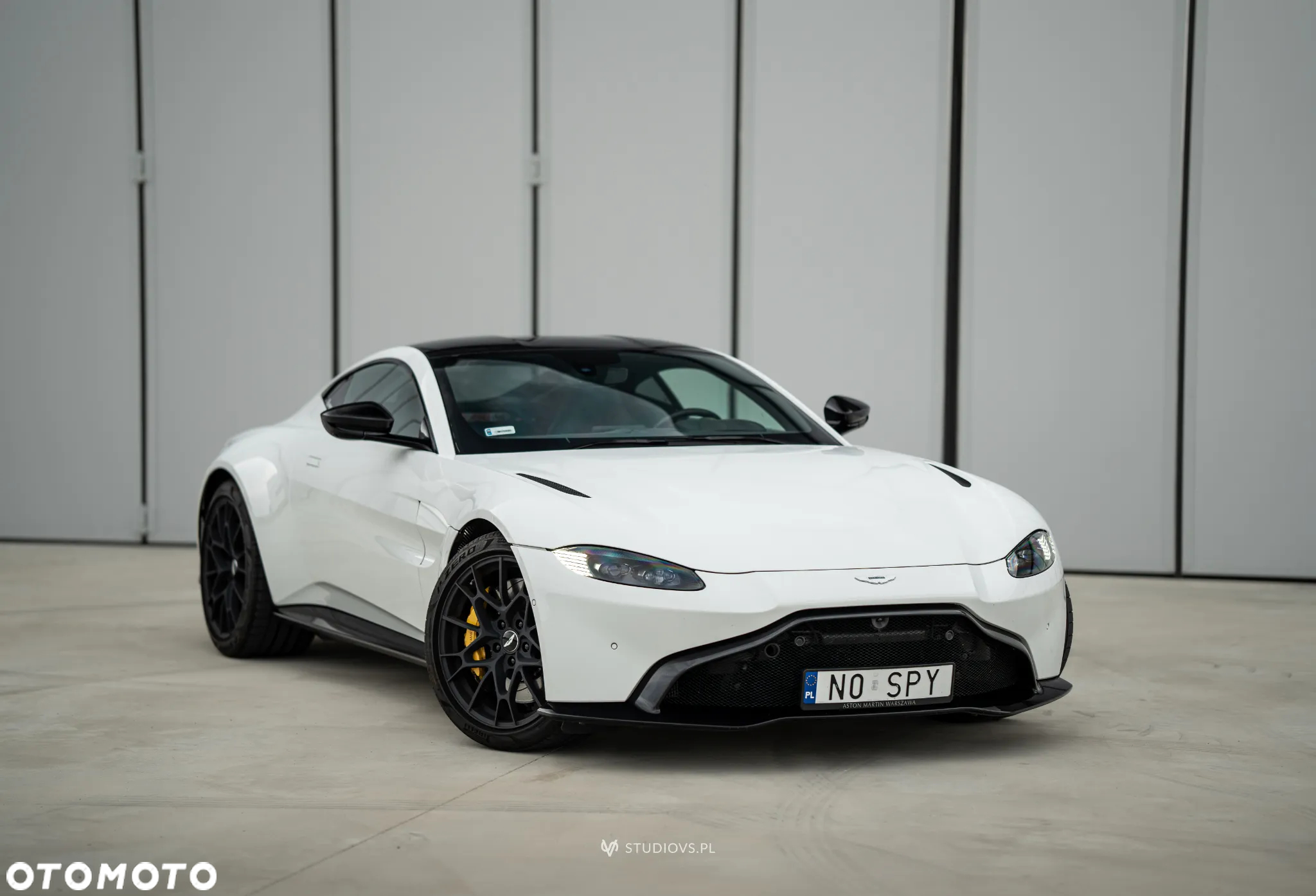 Aston Martin Vantage - 7