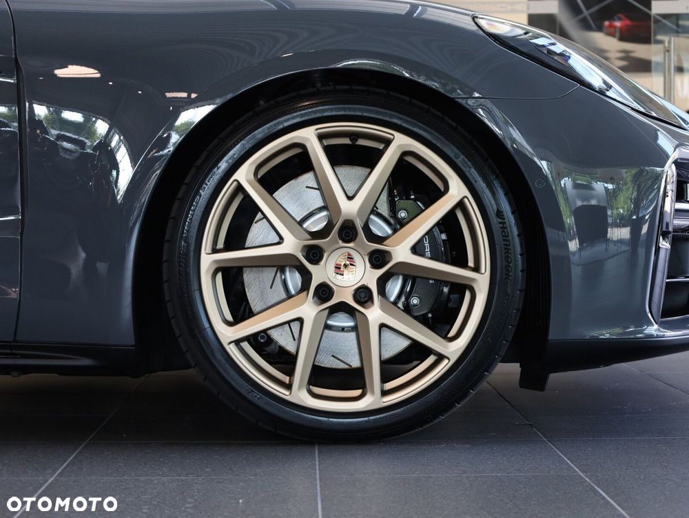 Porsche Panamera - 32