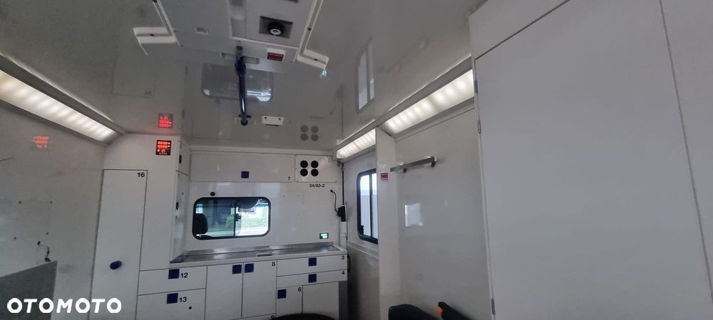 Mercedes-Benz Sprinter - 12