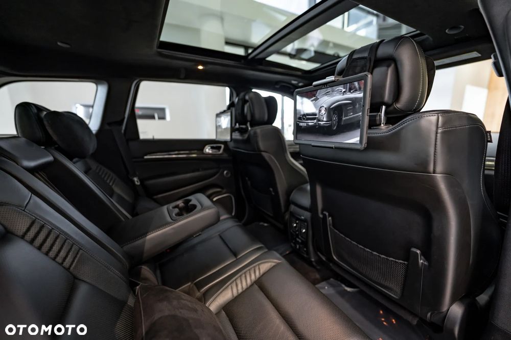 Jeep Grand Cherokee - 38
