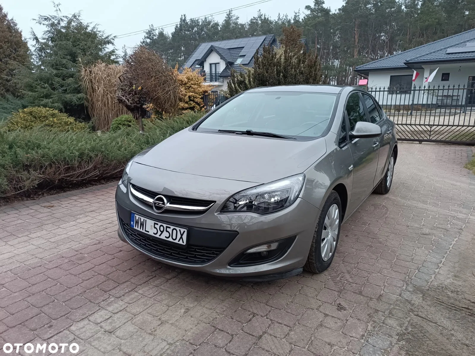 Opel Astra IV 1.4 T Cosmo - 9