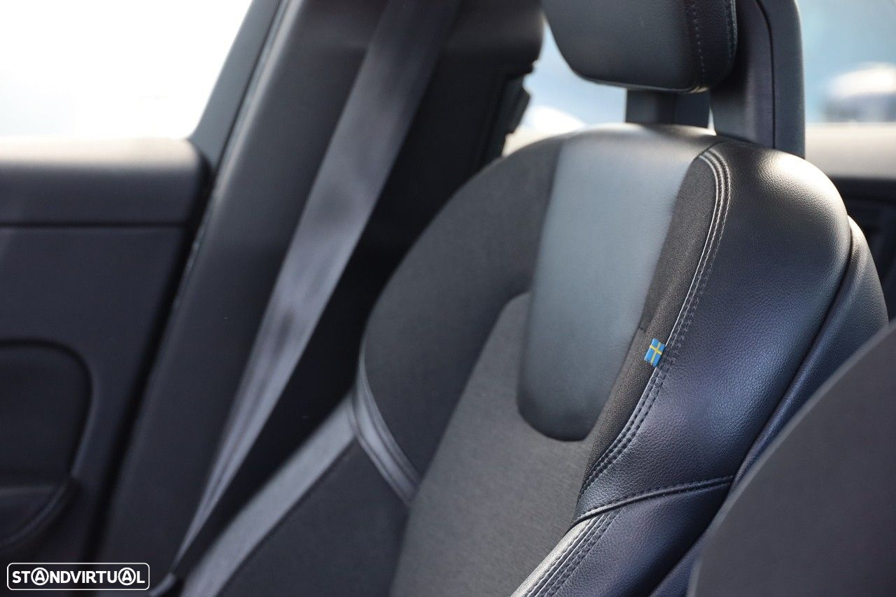 Volvo XC 60 2.0 T8 PHEV Momentum AWD - 8