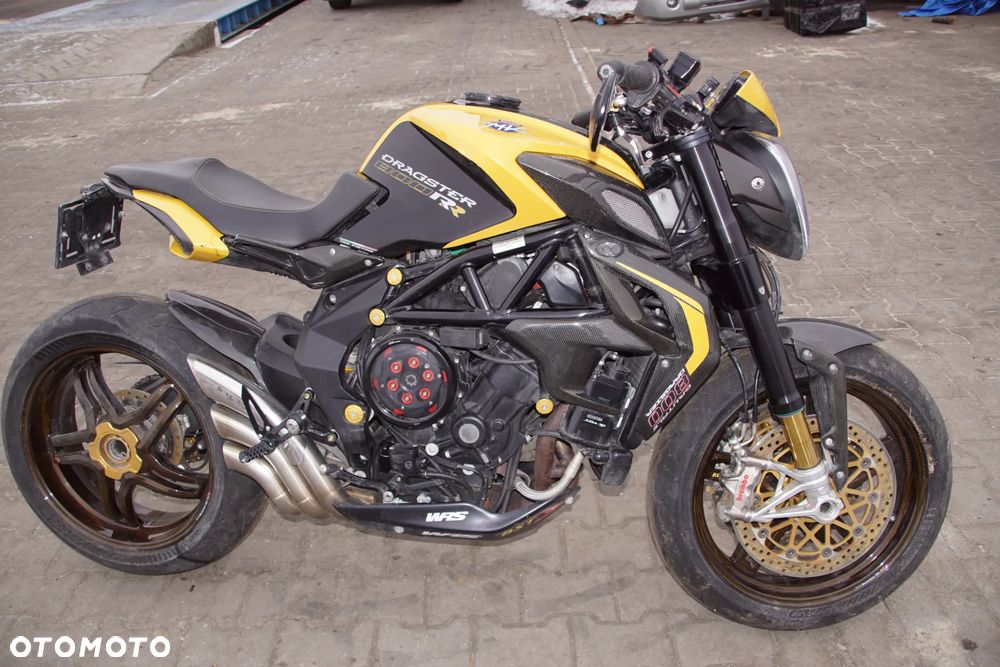Motocykl na części 692106889 MV Agusta Dragster 800 RR 140 KM 2017R wydech hp corse koła bst włókno węglowe ohlins brembo carbon stretfighter silnik lampa lagi felgi zaciski zbiornik licznik - 8