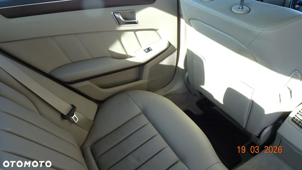 Mercedes-Benz Klasa E 250 CGI BlueEFFICIENCY Elegance - 11