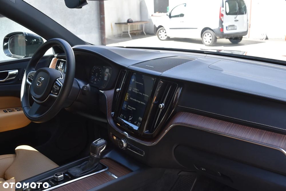 Volvo XC 40 T5 AWD Geartronic Momentum Pro - 27