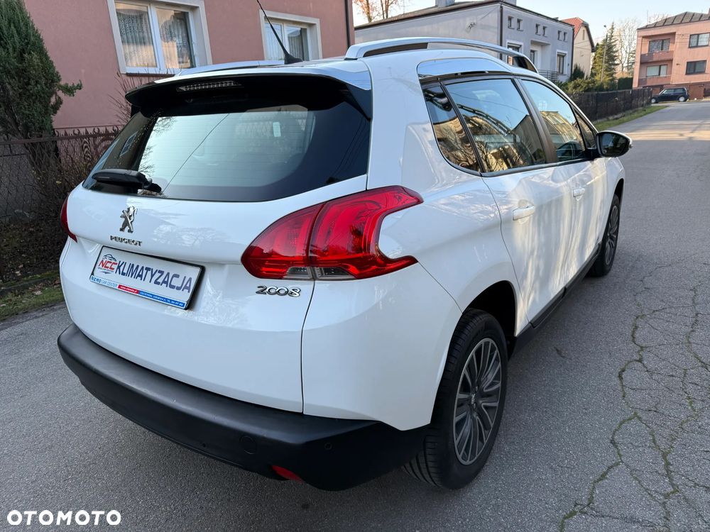 Peugeot 2008 1.2 Pure Tech Style EU6 - 11