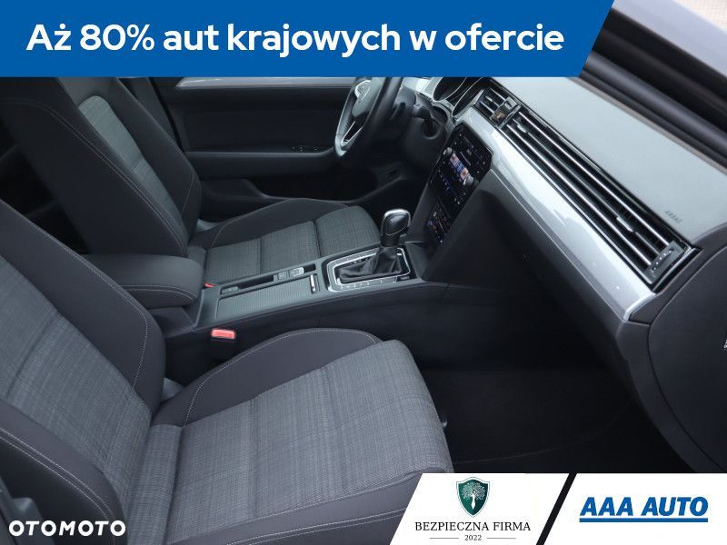 Volkswagen Passat - 11