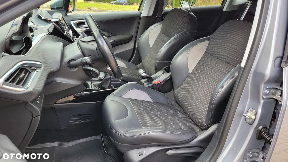 Peugeot 2008 1.2 Pure Tech Allure S&S - 9
